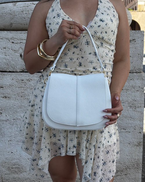 ALICIA borsa vera pelle martellata Made in Italy, borsa donna elegante, borsa a spalla e tracolla, pelle italiana, dettagli acciaio dorato, borsa artigianale italiana, borsa azzurra donna, ALAINCOX, Genova Via di Fossatello, boutique borse Genova, borsa in pelle premium.