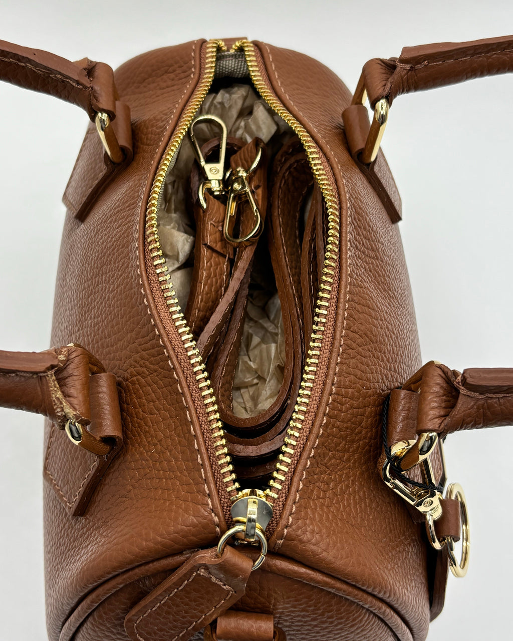 Borsa a mano e tracolla Alaincox brand genovese modello Bauletto Small 100% vera pelle toscana martellata colore cuoio Made in Italy