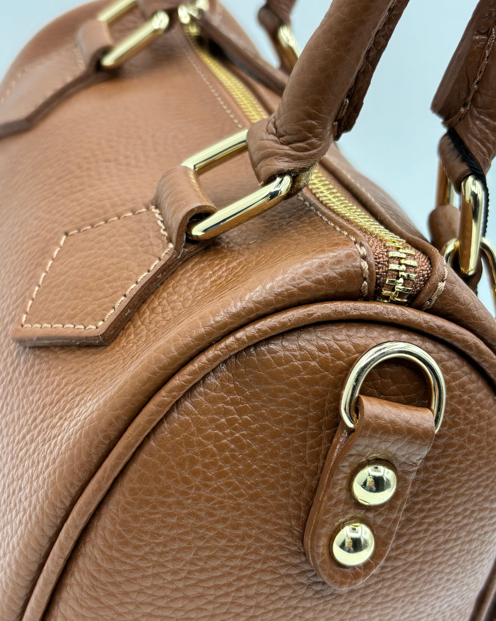 Borsa a mano e tracolla Alaincox brand genovese modello Bauletto Small 100% vera pelle toscana martellata colore cuoio Made in Italy