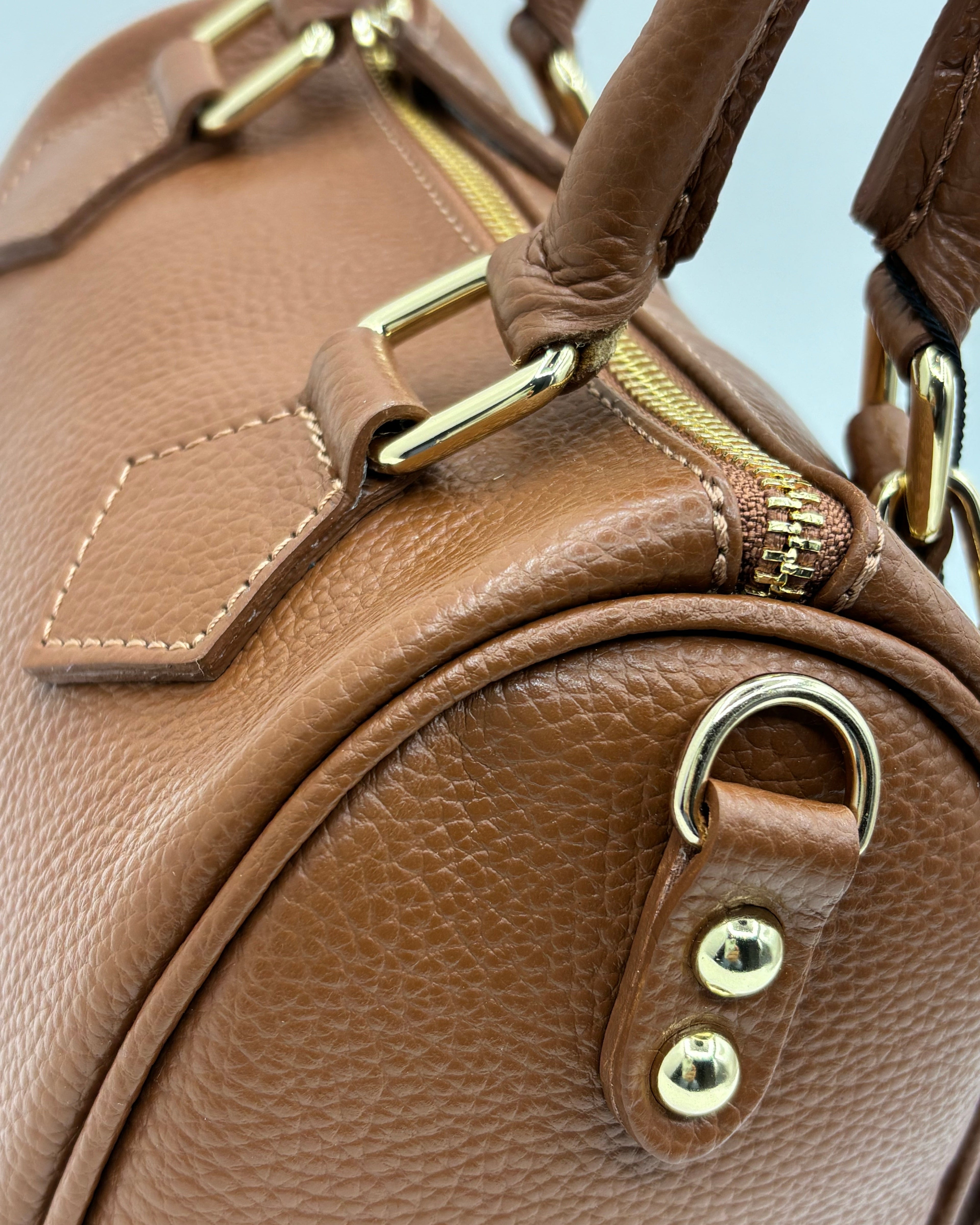 Borsa a mano e tracolla Alaincox brand genovese modello Bauletto Small 100% vera pelle toscana martellata colore cuoio Made in Italy