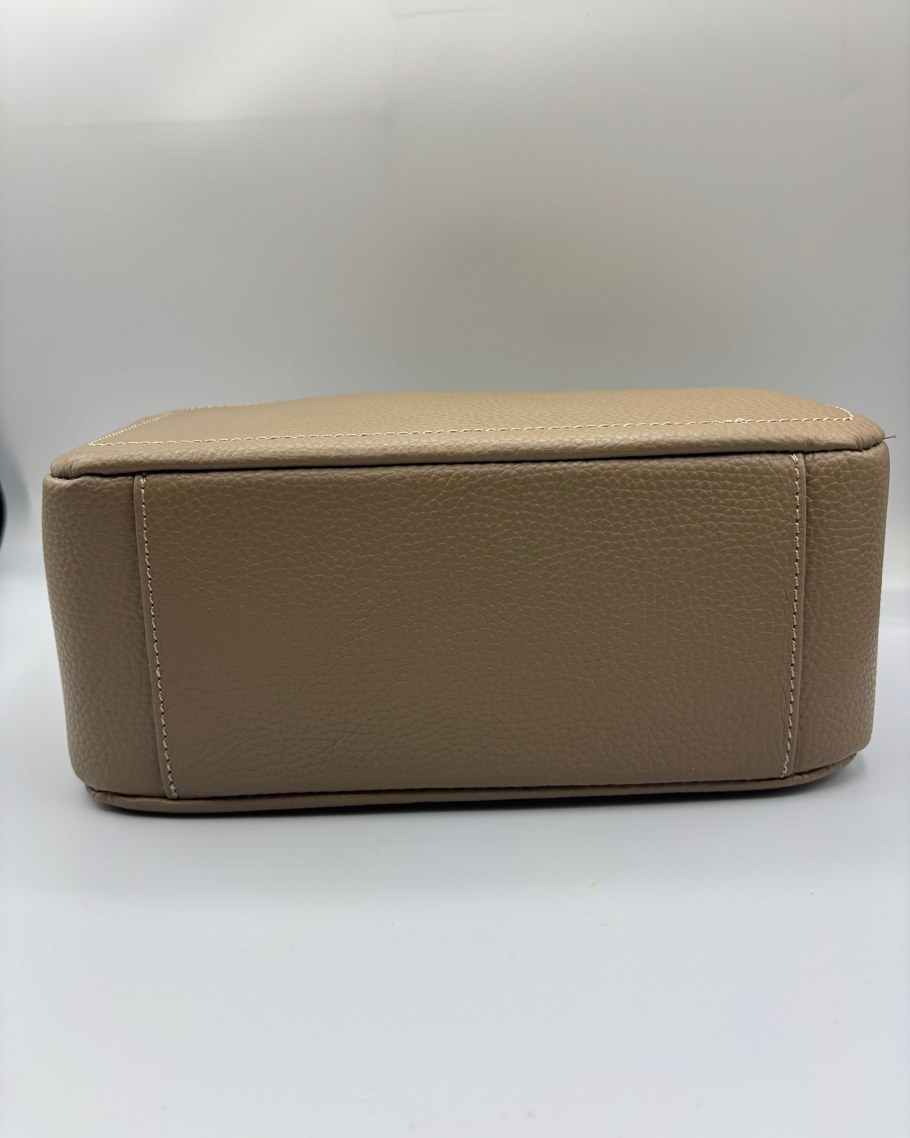 Borsa a tracolla Alaincox brand genovese modello Genova 100% vera pelle toscana martellata colore beige due zip Made in Italy
