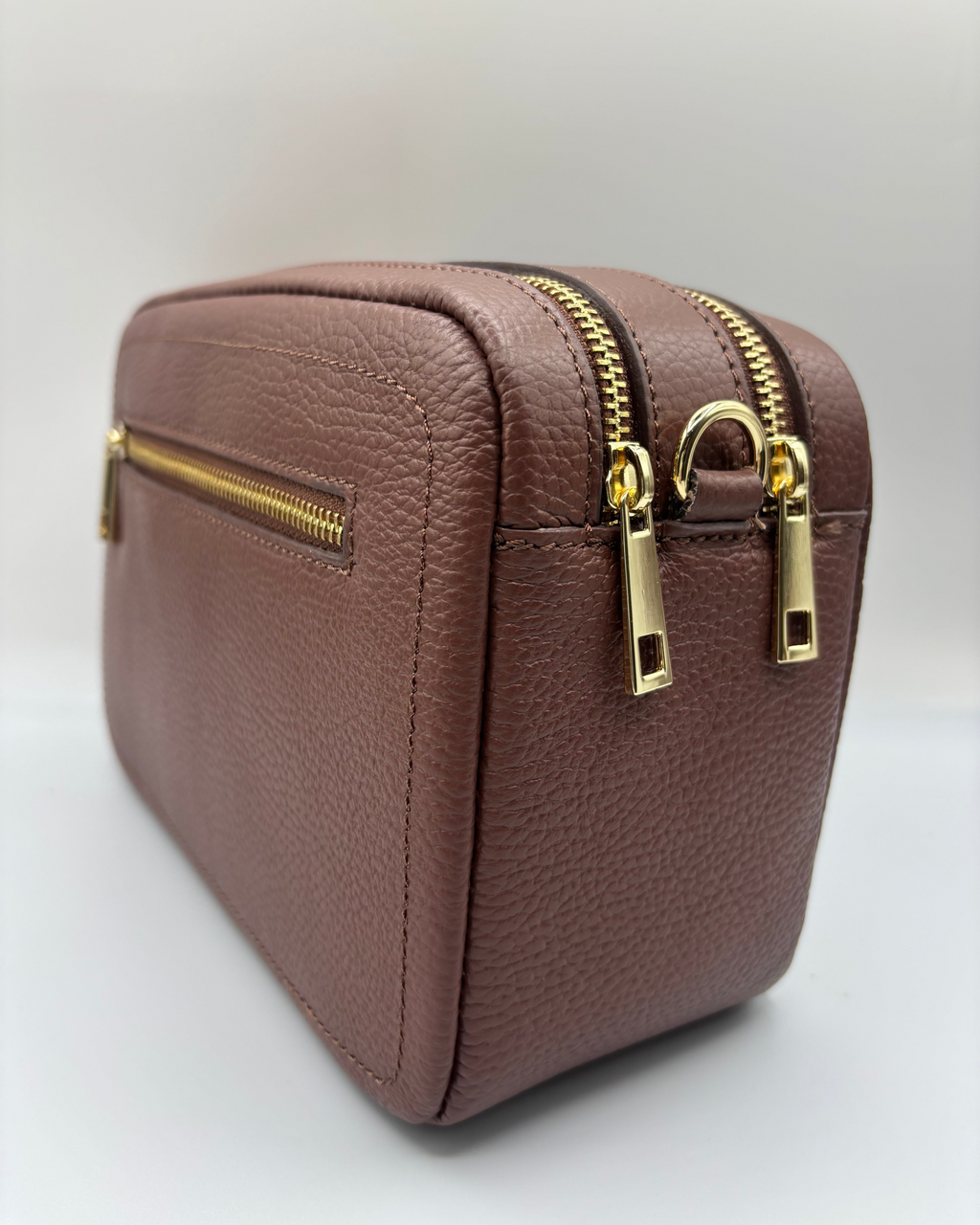 Borsa a tracolla Alaincox brand genovese modello Genova 100% vera pelle toscana martellata colore cuoio due zip Made in Italy