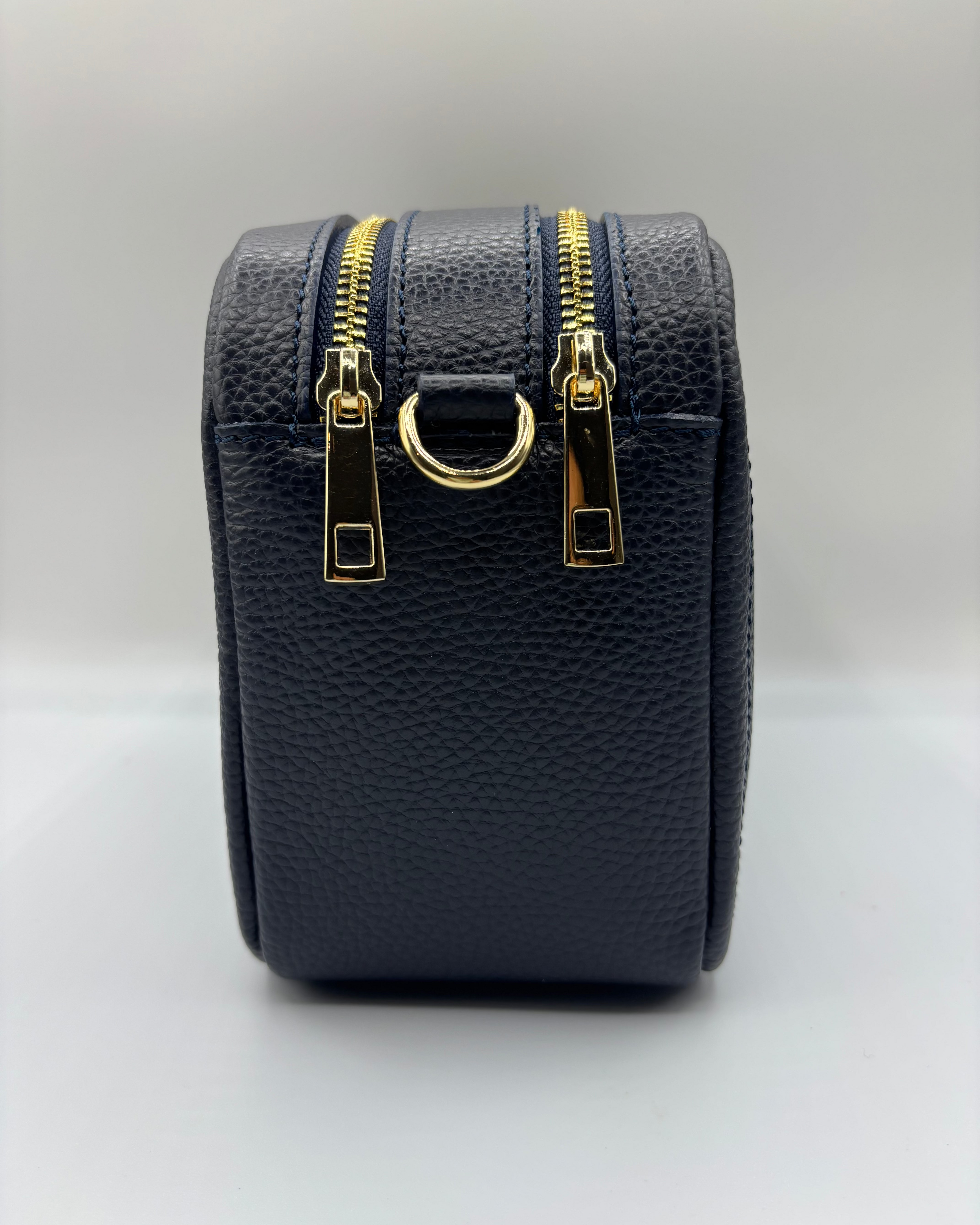 Borsa a tracolla Alaincox brand genovese modello Genova 100% vera pelle toscana martellata colore nero due zip Made in Italy